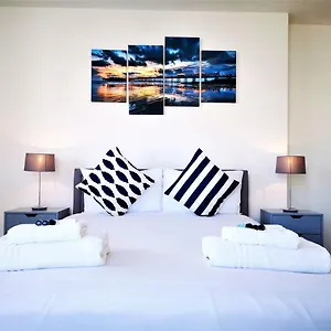 Marina Living With Parking, Balcony, Quiet And Secure Apartment Brighton