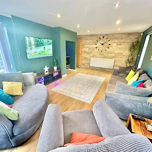 Holiday home Large Family With Hot Tub - Sky Sports - Water Bed - Free Parking, Bournemouth