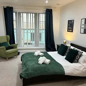 In The Heart Of Centre Apartment Cardiff