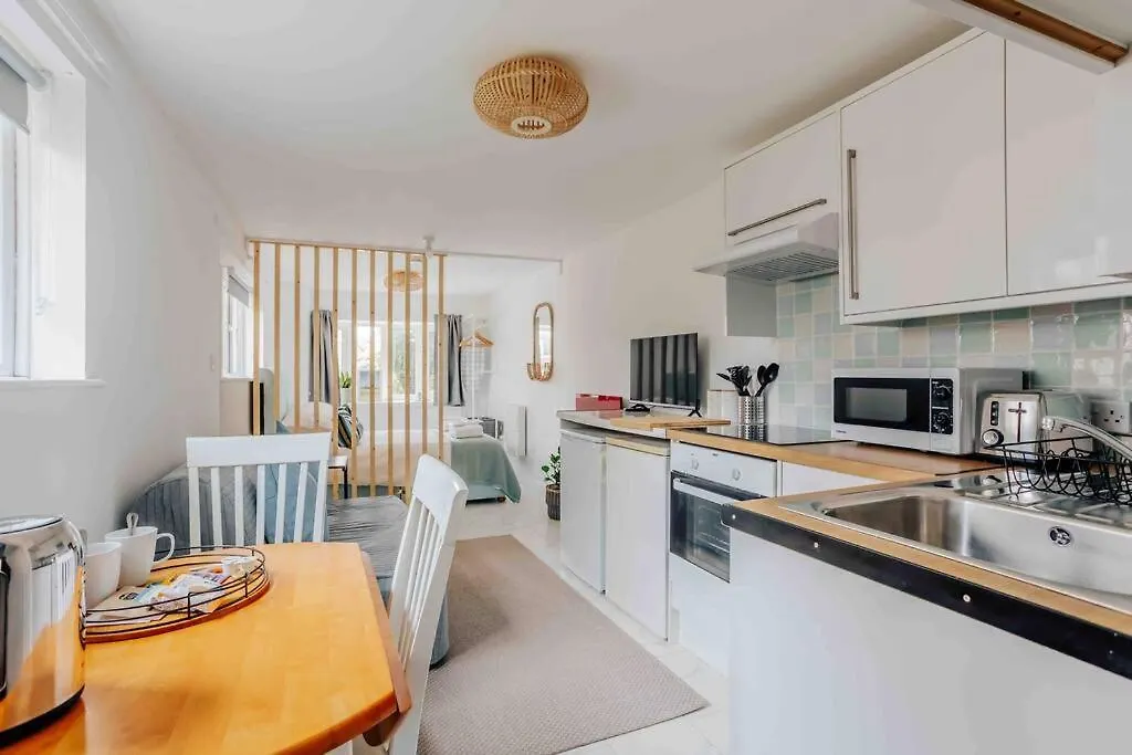 Lovely Cosy Annex By The Sea Bournemouth Apartment